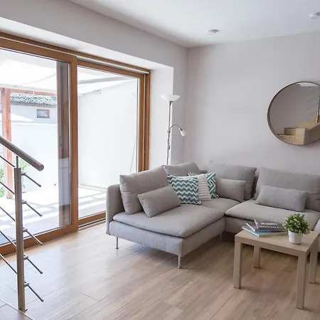 Piros Vendeghaz 蒂豪尼