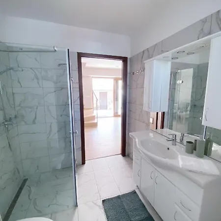 Piros Vendeghaz Tihany