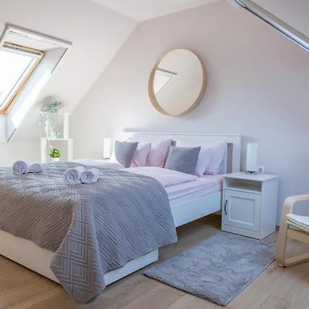 Piros Vendeghaz Ferienhaus Tihany