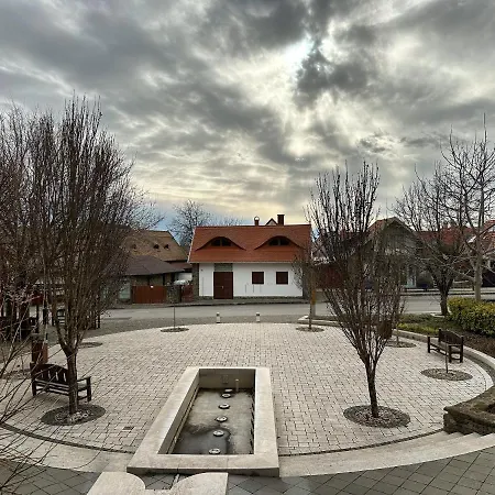 Piros Vendeghaz Tihany