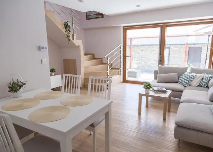 Piros Vendeghaz * טיהאני