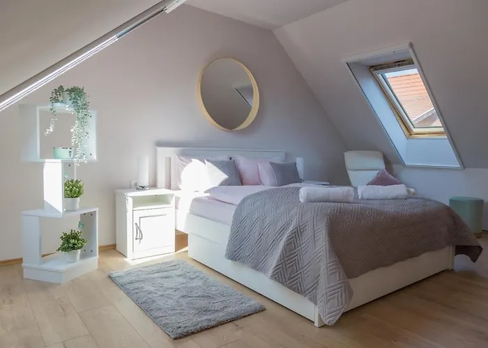 Piros Vendeghaz Vakantiehuis Tihany