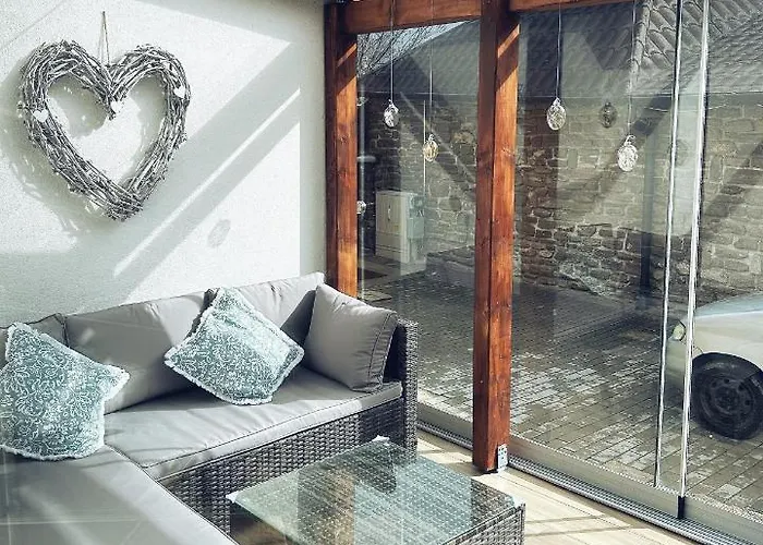 Piros Vendeghaz * טיהאני