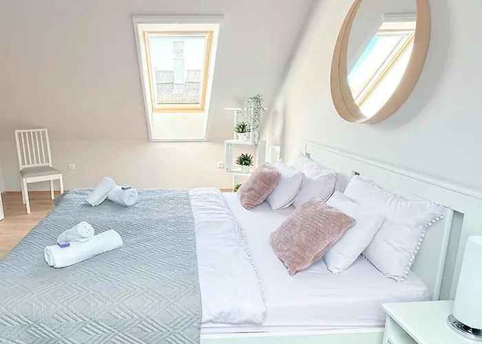 Piros Vendeghaz טיהאני